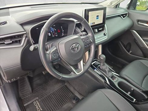 Used 2023 Toyota Corolla Cross XLE w/ Convenience Package FWD image 9