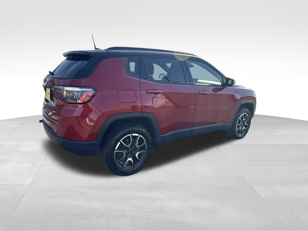 Used 2025 Jeep Compass Trailhawk AWD/4WD image 8