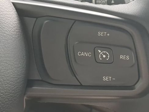 Used 2023 Jeep Gladiator Sport AWD/4WD image 25