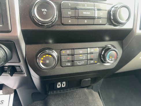 Used 2019 Ford F150 XLT w/ Equipment Group 302A Luxury AWD/4WD image 22