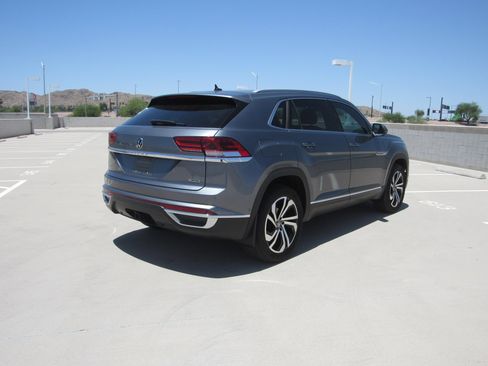 Used 2020 Volkswagen Atlas Cross Sport SEL Premium AWD/4WD image 5