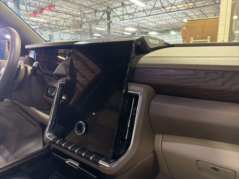 Used 2025 GMC Yukon Denali image 24