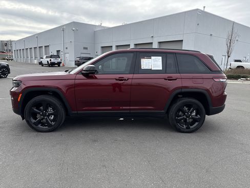 Certified 2024 Jeep Grand Cherokee Altitude image 6