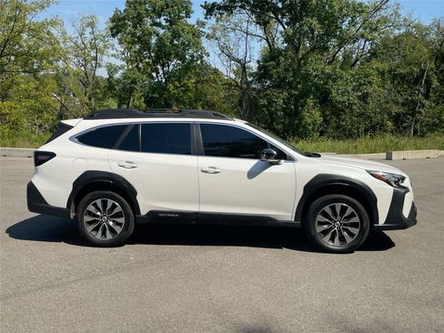 Used 2024 Subaru Outback Limited AWD/4WD image 6