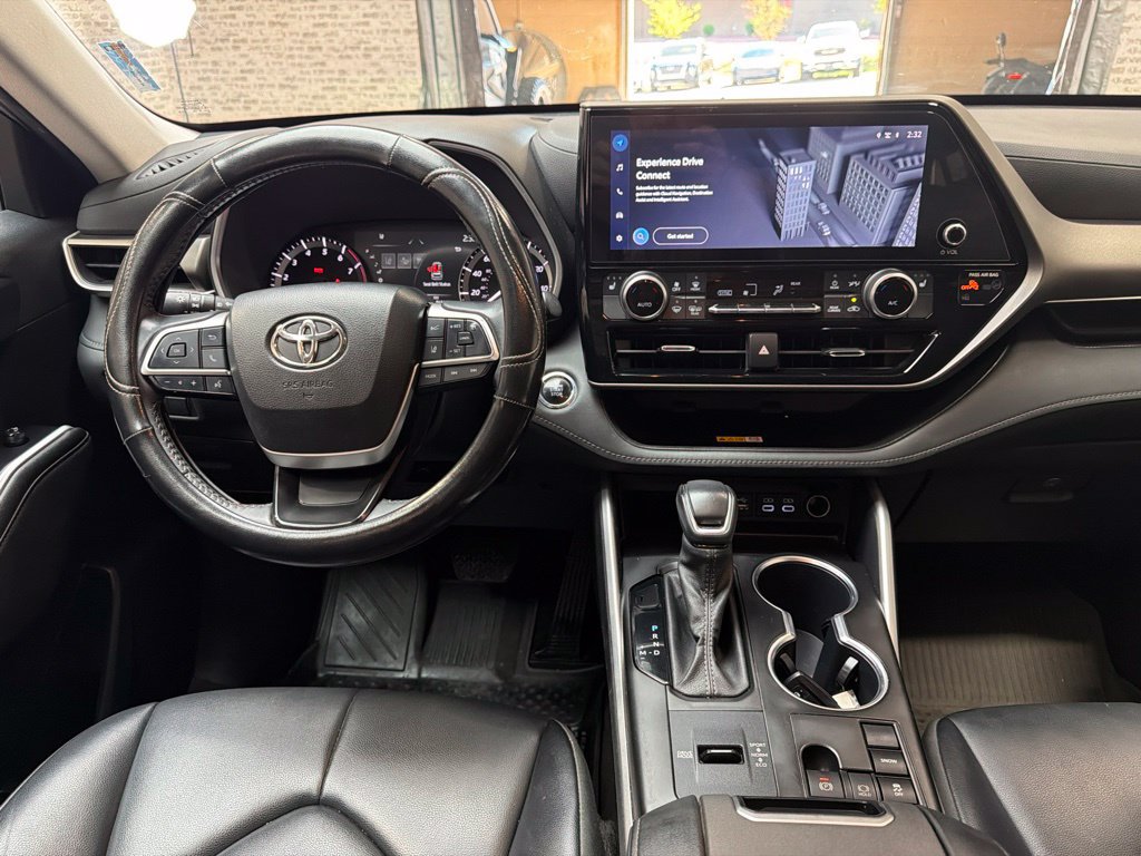 Used 2023 Toyota Highlander XLE FWD image 17