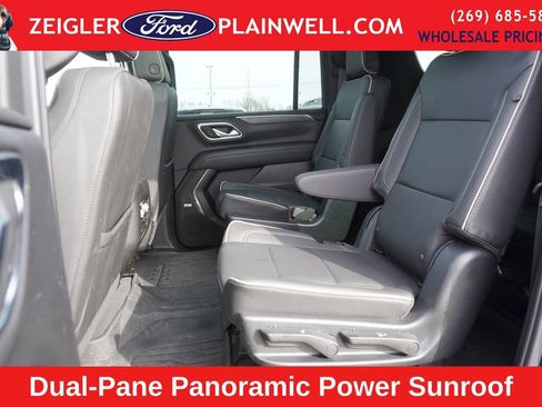 Used 2023 GMC Yukon XL SLT w/ SLT Premium Package image 14
