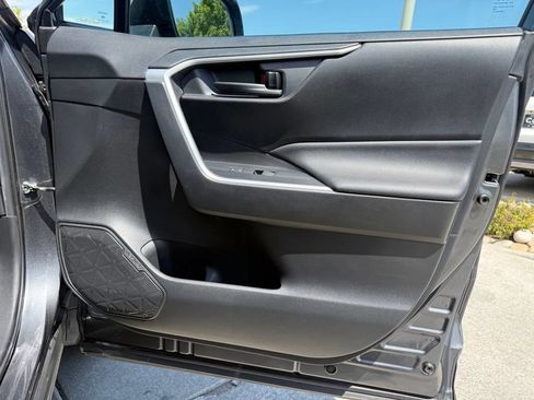 Used 2020 Toyota RAV4 LE w/ Carpet Mat Package AWD/4WD image 27