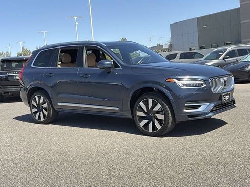 Used 2023 Volvo XC90 T8 Ultimate w/ Lounge Package AWD/4WD image 4