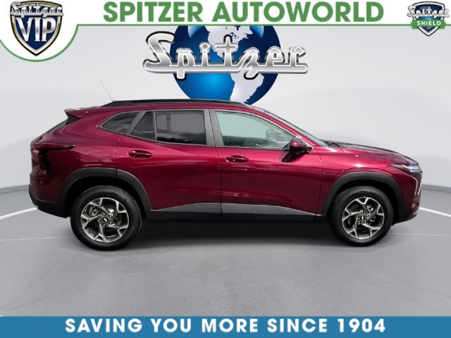 Used 2025 Chevrolet Trax LT FWD image 16