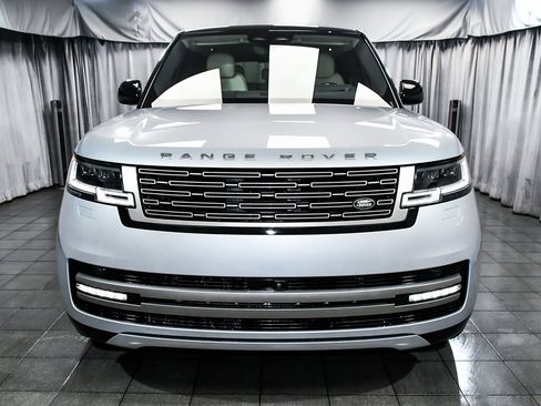 Used 2025 Land Rover Range Rover SE image 2