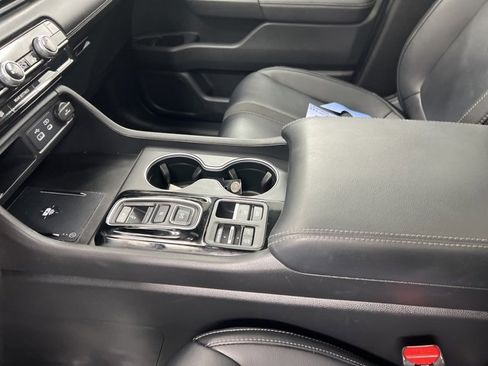 Used 2024 Honda Pilot Touring image 15