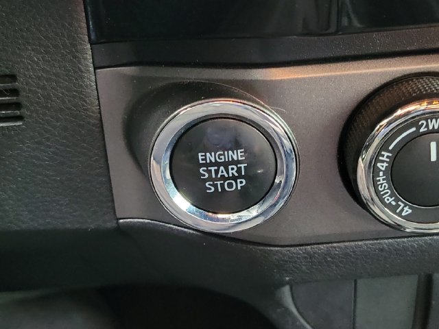 Used 2018 Toyota Tacoma TRD Sport AWD/4WD image 19