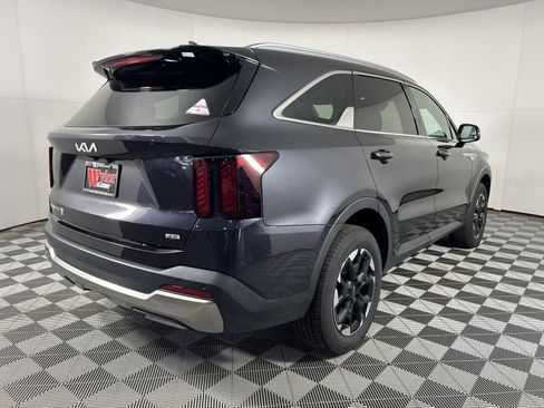 Used 2025 Kia Sorento S AWD/4WD image 10