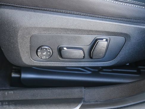 New 2026 BMW 330i Sedan w/ M Sport Package RWD image 17