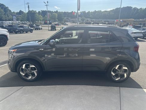 Used 2025 Hyundai Venue SEL FWD image 4