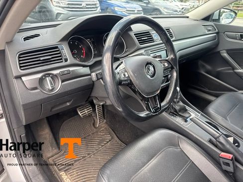 Used 2017 Volkswagen Passat 1.8T R-Line FWD image 14