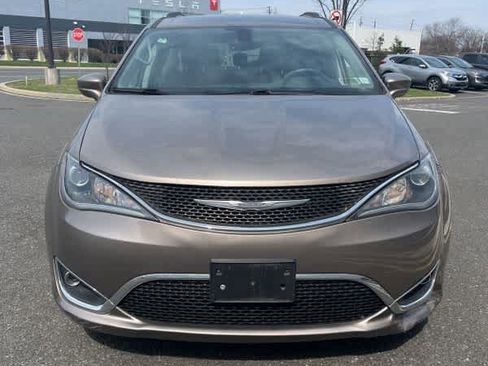 Used 2017 Chrysler Pacifica Touring-L Plus image 8