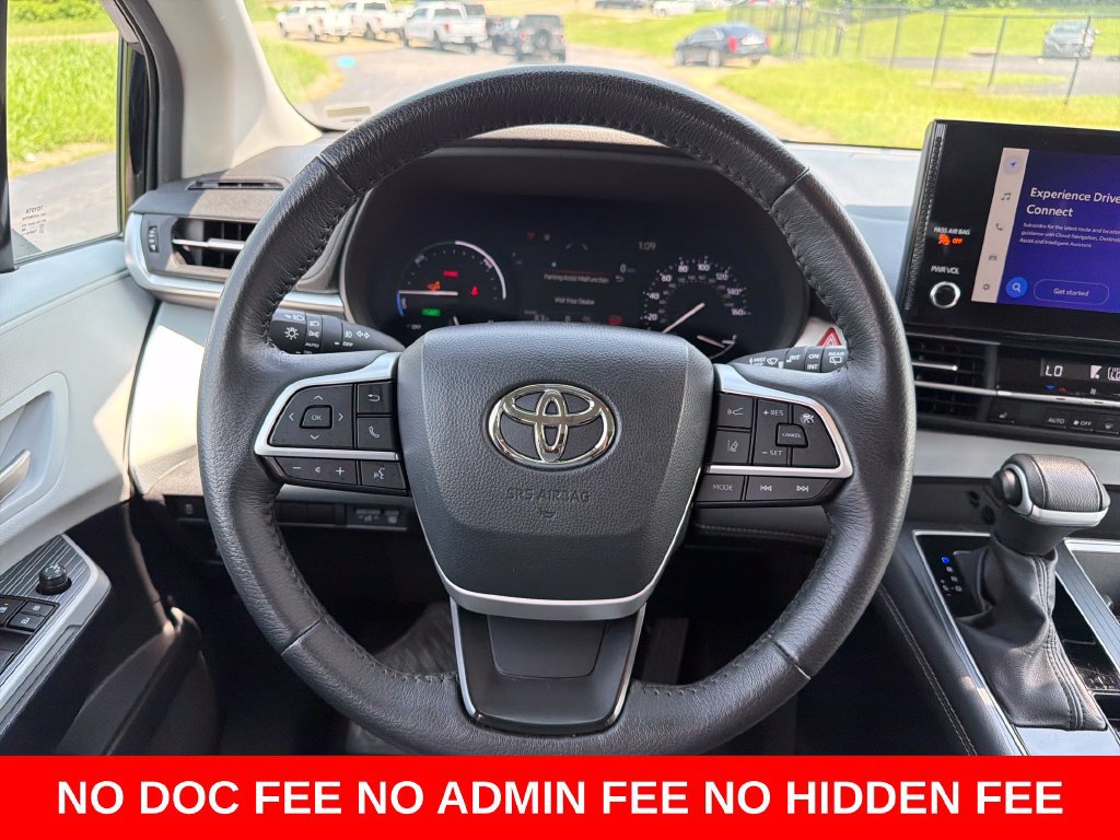 Used 2025 Toyota Sienna XLE FWD image 16
