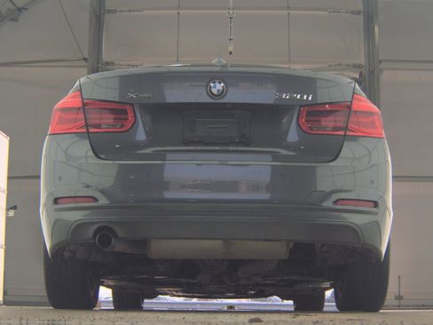 Used 2017 BMW 320i xDrive Sedan image 8