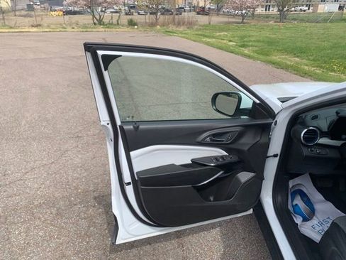 Used 2025 Chevrolet Trax LT image 10