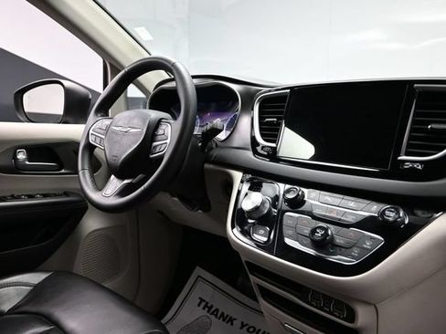 Certified 2023 Chrysler Pacifica Touring-L FWD image 15