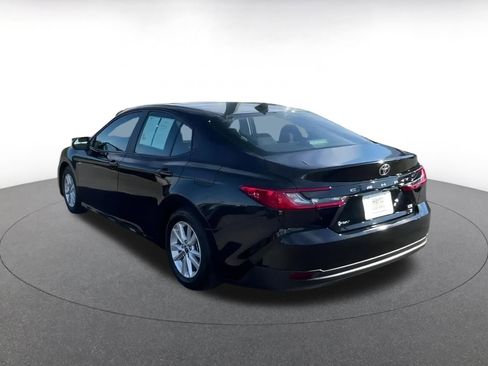 Used 2025 Toyota Camry LE image 11