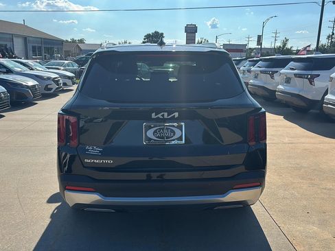 Used 2026 Kia Sorento S FWD image 5