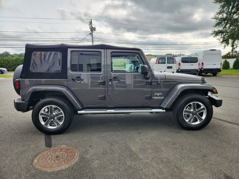 Used 2016 Jeep Wrangler Unlimited Sahara w/ Dual Top Group AWD/4WD image 16