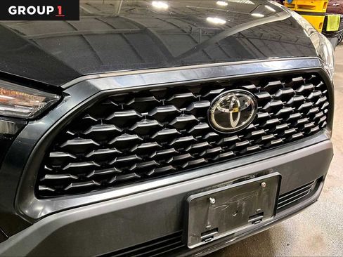 Used 2022 Toyota Corolla Cross LE w/ Moonroof Package image 29