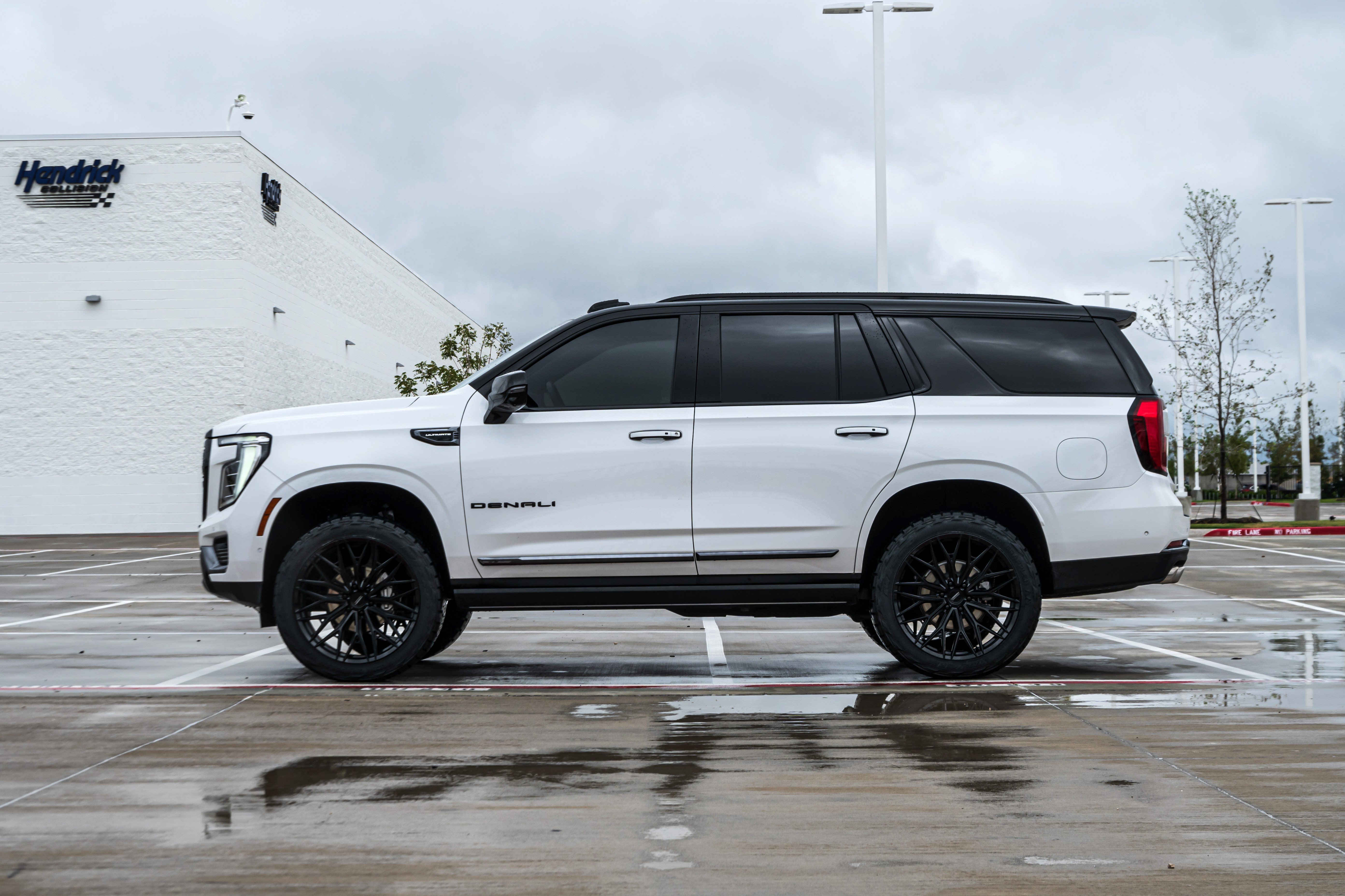 Used 2025 GMC Yukon Denali Ultimate AWD/4WD image 6