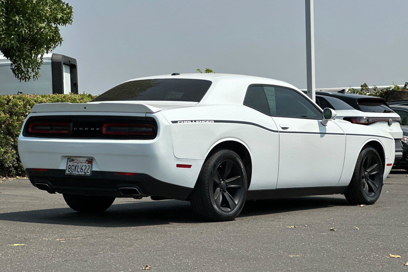 Used 2018 Dodge Challenger SXT RWD image 3