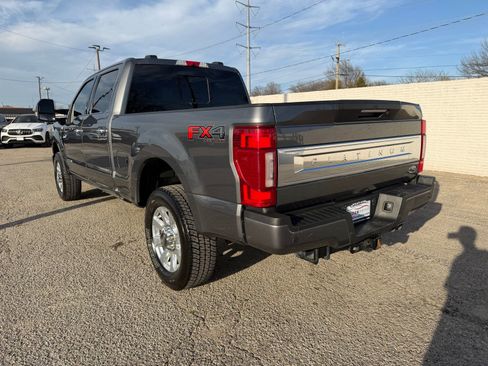 Used 2022 Ford F250 Platinum w/ FX4 Off-Road Package image 4