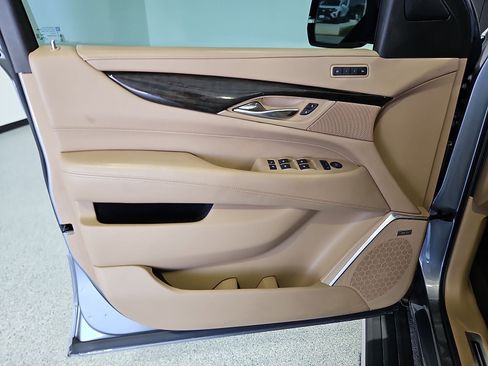 Used 2020 Cadillac Escalade Platinum w/ Escalade Sport Edition AWD/4WD image 15