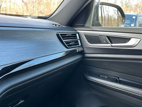 Certified 2025 Volkswagen Atlas Cross Sport SE image 19