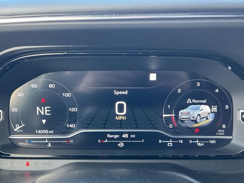 Used 2023 GMC Yukon XL Denali image 31