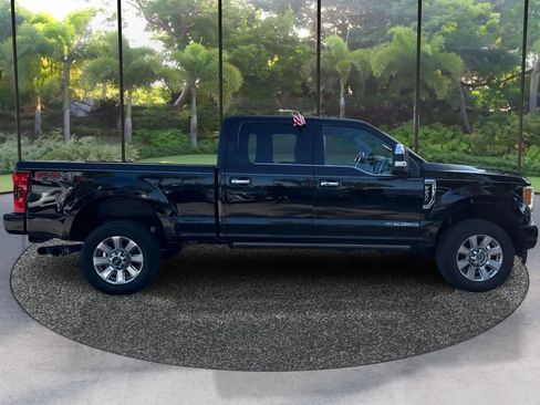 Used 2017 Ford F250 Platinum w/ Platinum Ultimate Package AWD/4WD image 4