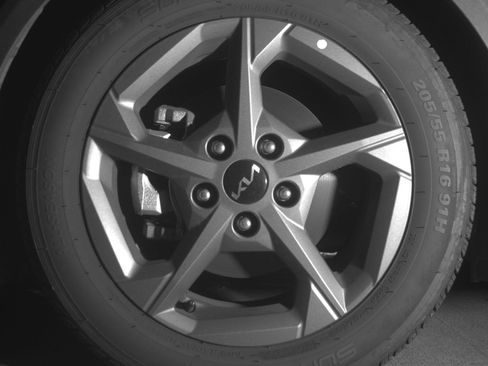 Used 2025 Kia K4 LXS image 12