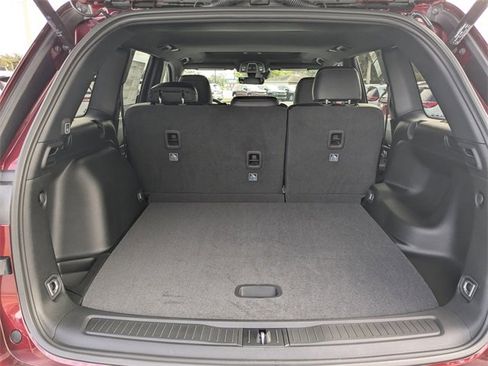 New 2025 Jeep Grand Cherokee Altitude image 13