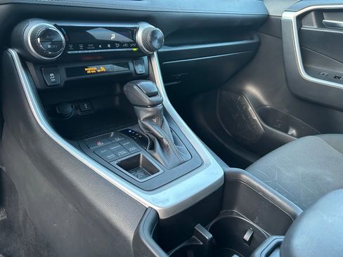 Used 2022 Toyota RAV4 XLE AWD/4WD image 24