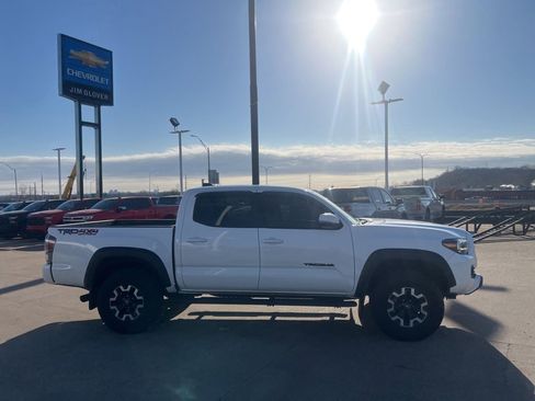 Used 2022 Toyota Tacoma TRD Off-Road image 8