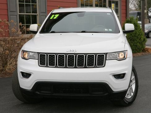 Used 2017 Jeep Grand Cherokee Laredo w/ Quick Order Package 23E image 2