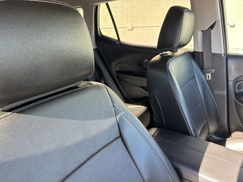 Used 2024 GMC Terrain SLT image 14