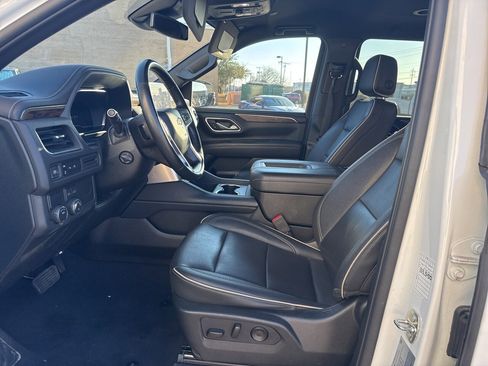 Used 2023 Chevrolet Suburban Premier image 9