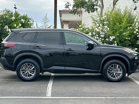 Used 2023 Nissan Rogue S AWD/4WD image 8