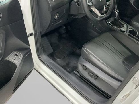 Used 2024 Volkswagen Tiguan SE AWD/4WD image 26