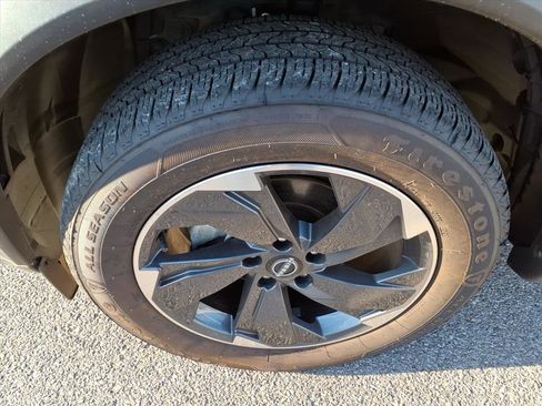 Used 2024 Nissan Rogue SV image 10