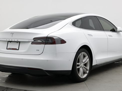 Used 2016 Tesla Model S 70 RWD image 6