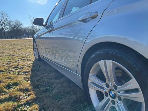 Used 2017 BMW 330e w/ Technology Package image 18