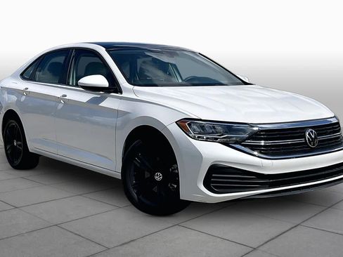 Used 2024 Volkswagen Jetta SE FWD image 3