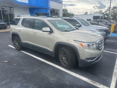 Used 2017 GMC Acadia SLT FWD image 1